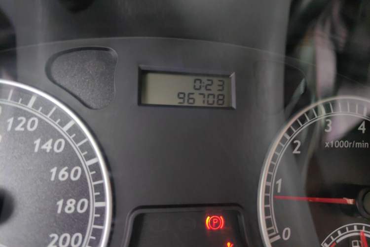 Used Foton Midi 2011 Yishang 1.5L Upgrade Version Odometer Close Up