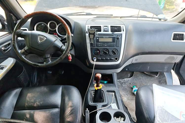Used Foton MP-X E 2010 2.4L Wealth Express Standard Edition M240L-4G64 Center Console