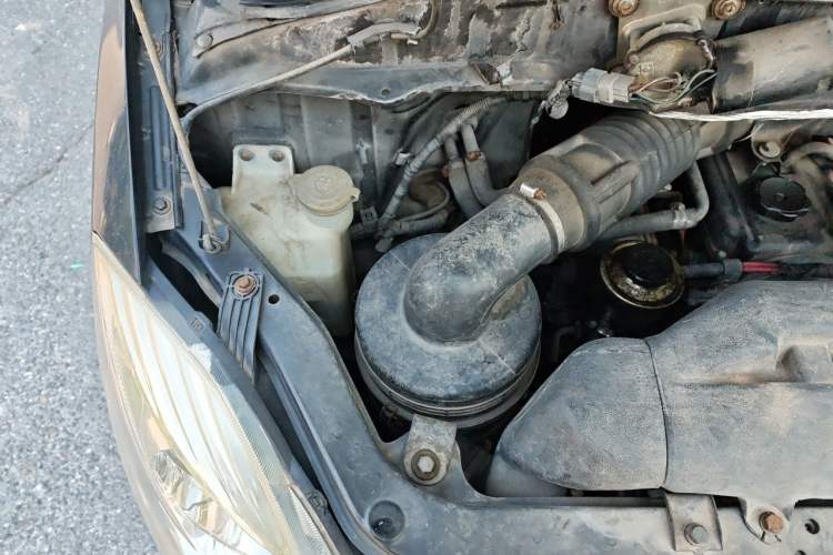 Used Foton MP-X E 2010 2.4L Wealth Express Standard Edition M240L-4G64 Engine Bay Right