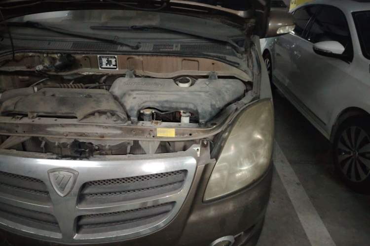 Used Foton MP-X E 2010 2.4L Wealth Express Comfort Edition M240S-4G64 Engine Bay Left