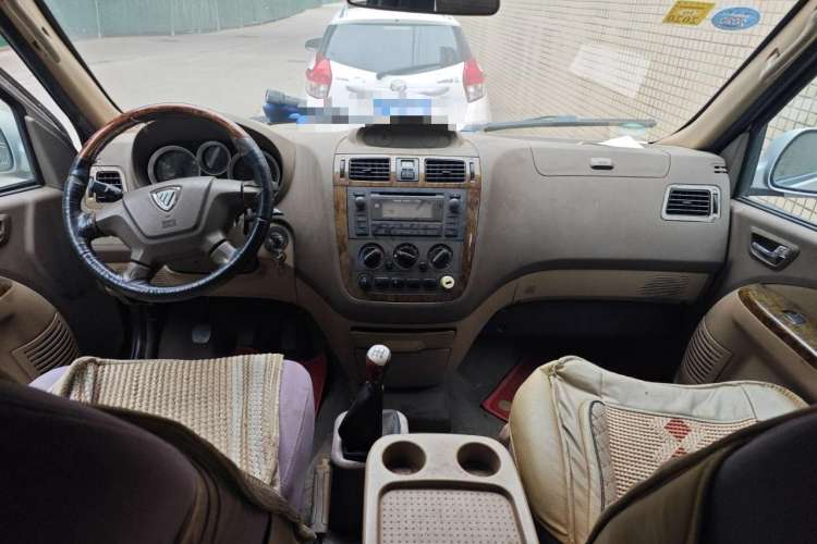 Used Foton MP-X E 2010 2.4L Wealthy Express Comfort Edition M240SL-4G64 Center Console