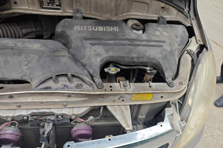 Used Foton MP-X E 2010 2.4L Wealthy Express Comfort Edition M240SL-4G64 Engine Bay Left