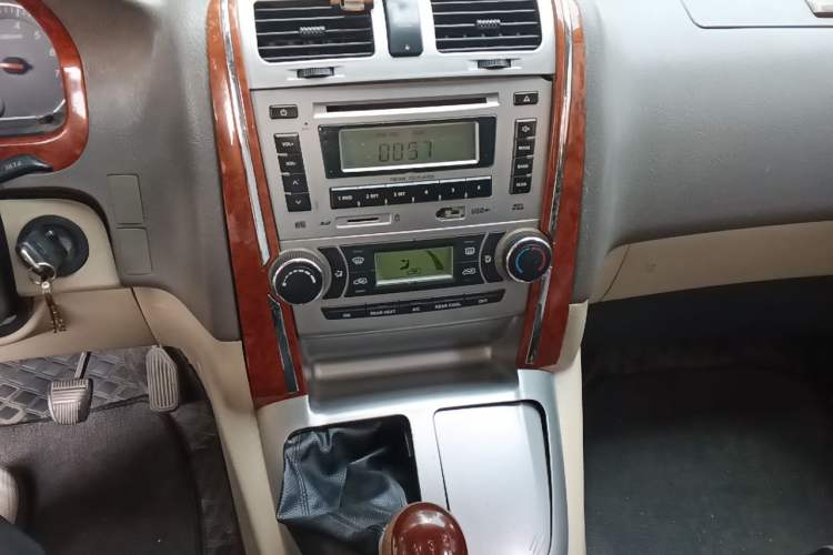 Used Foton MP-X E 2011 2.0L - M200L Wealth Express Classic Edition 4G63S4M Audio And AC Panel