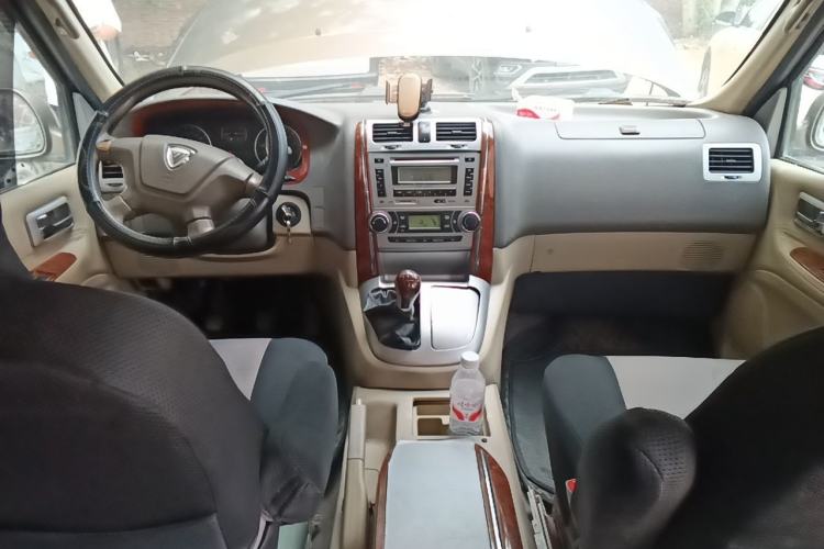 Used Foton MP-X E 2011 2.0L - M200L Wealth Express Classic Edition 4G63S4M Center Console