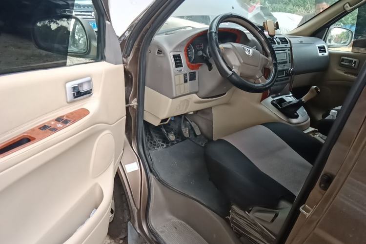 Used Foton MP-X E 2011 2.0L - M200L Wealth Express Classic Edition 4G63S4M Driver Seat