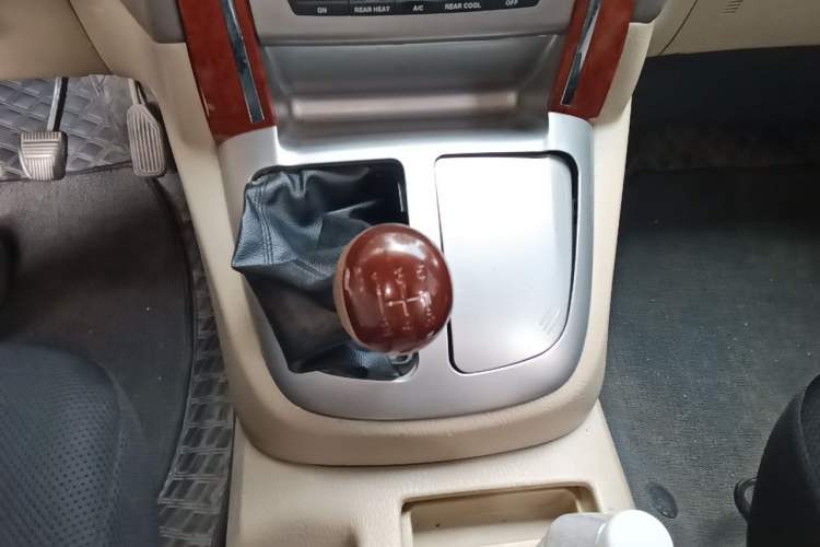 Used Foton MP-X E 2011 2.0L - M200L Wealth Express Classic Edition 4G63S4M Gear Lever