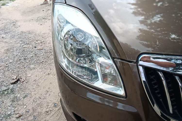 Used Foton MP-X E 2011 2.0L - M200L Wealth Express Classic Edition 4G63S4M Right Front Headlight