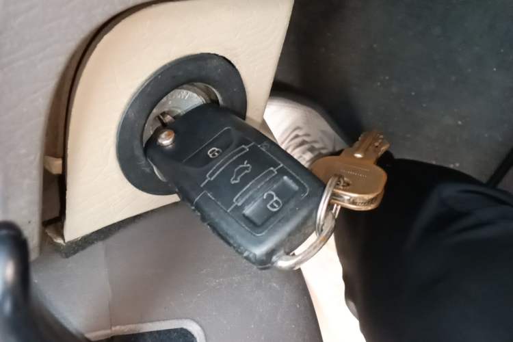 Used Foton MP-X E 2011 2.0L - M200L Wealth Express Classic Edition 4G63S4M Vehicle Key