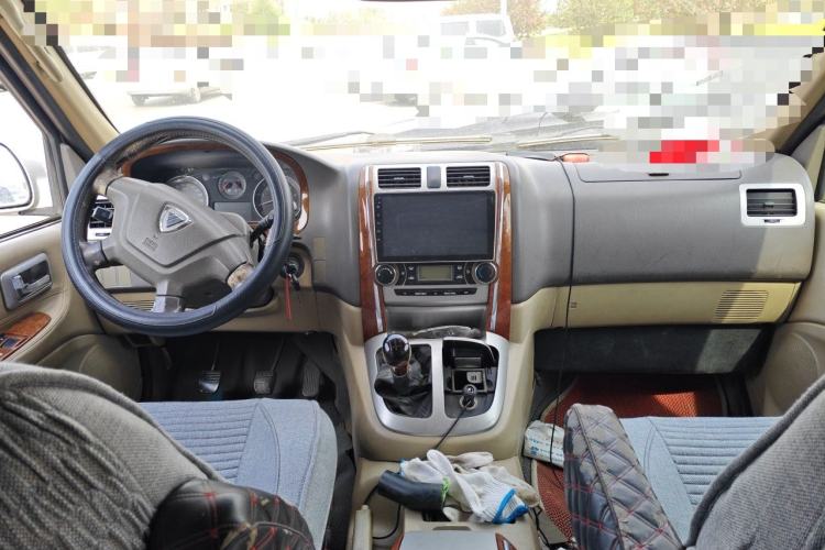 Used Foton MP-X E 2011 2.4L - M240SL Wealth Express Comfort Edition 4G64 Center Console