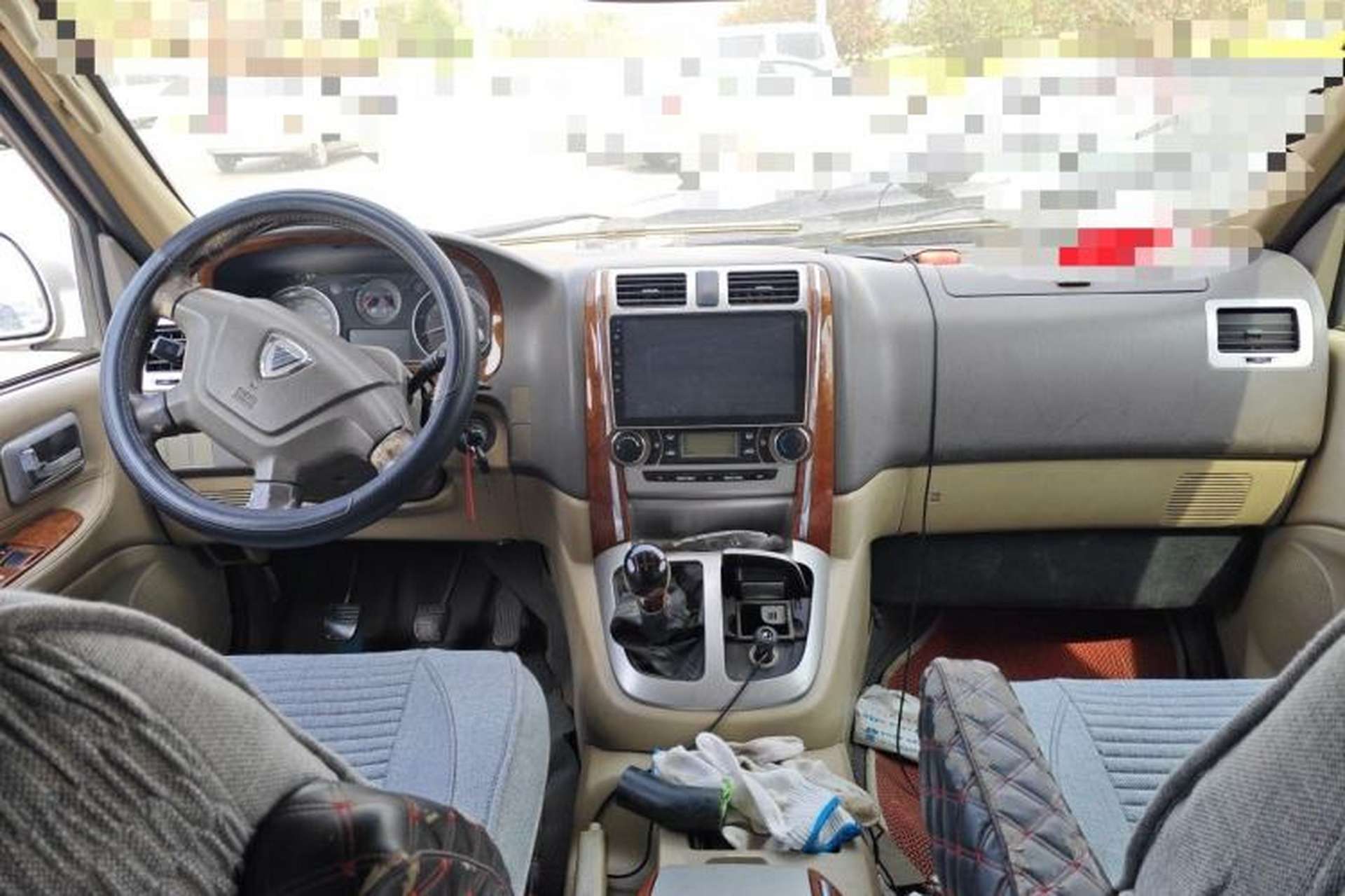 Used Foton MP-X E 2011 2.4L - M240SL Wealth Express Comfort Edition 4G64 Center Console