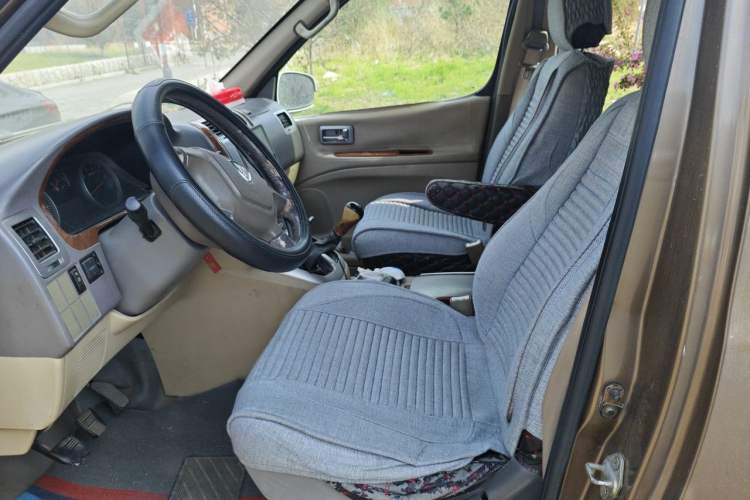 Used Foton MP-X E 2011 2.4L - M240SL Wealth Express Comfort Edition 4G64 Driver Seat