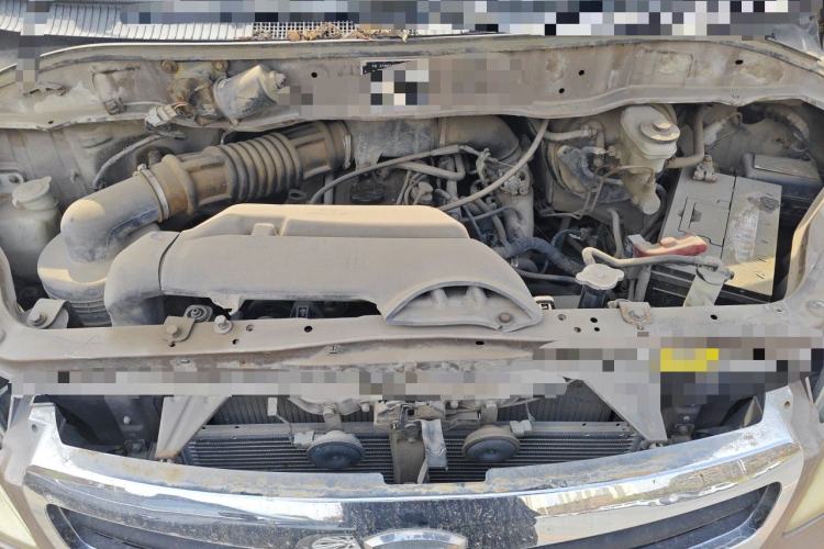 Used Foton MP-X E 2011 2.4L - M240SL Wealth Express Comfort Edition 4G64 Engine Bay