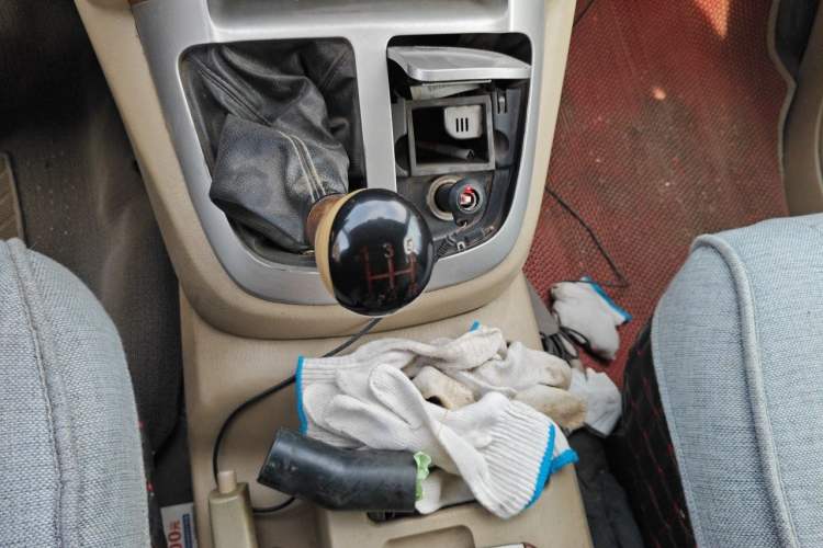 Used Foton MP-X E 2011 2.4L - M240SL Wealth Express Comfort Edition 4G64 Gear Lever