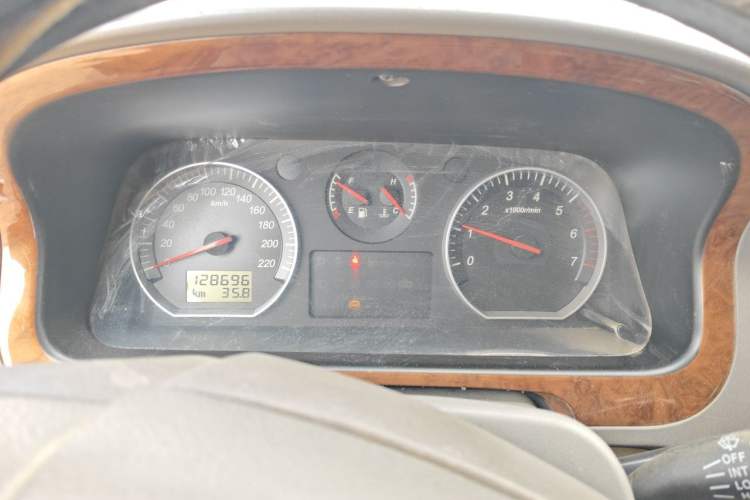 Used Foton MP-X E 2011 2.4L - M240SL Wealth Express Comfort Edition 4G64 Instrument Cluster