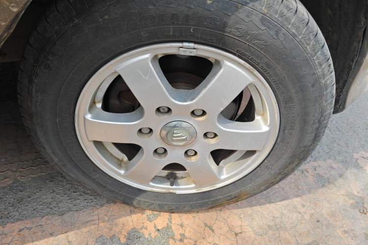 Used Foton MP-X E 2011 2.4L - M240SL Wealth Express Comfort Edition 4G64 Right Front Wheel Hub