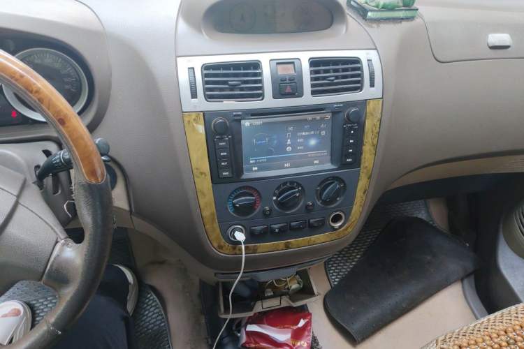Used Foton MP-X E 2012 2.4L Executive-Class Comfort Version 4G64 Audio And AC Panel