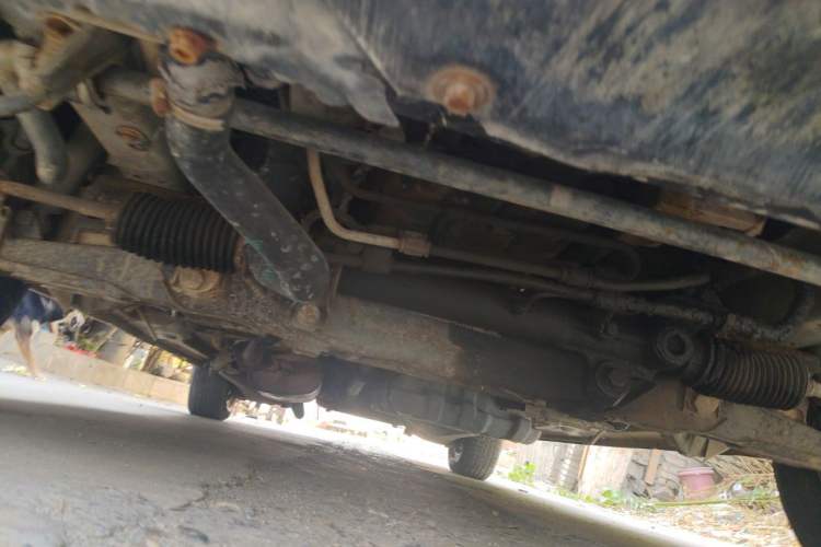 Used Foton MP-X E 2012 2.4L Executive-Class Comfort Version 4G64 Chassis Front