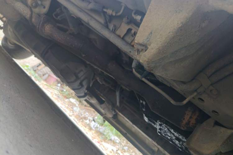 Used Foton MP-X E 2012 2.4L Executive-Class Comfort Version 4G64 Chassis Front Right