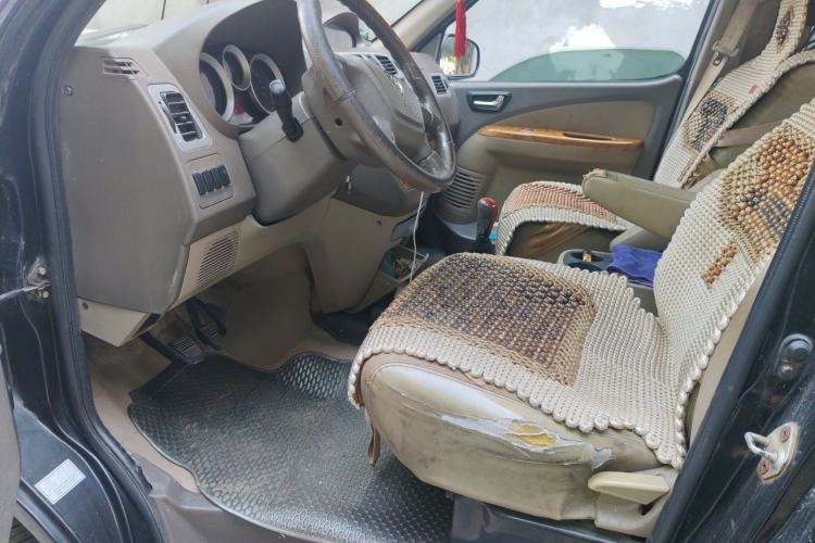 Used Foton MP-X E 2012 2.4L Executive-Class Comfort Version 4G64 Driver Seat