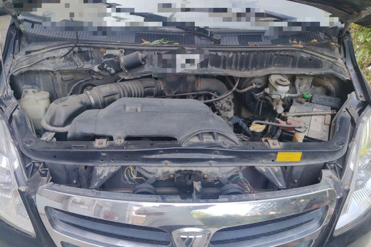 Used Foton MP-X E 2012 2.4L Executive-Class Comfort Version 4G64 Engine Bay