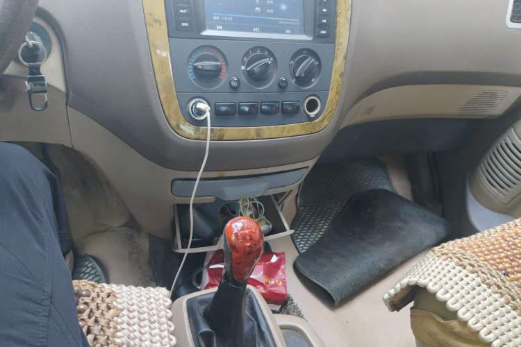 Used Foton MP-X E 2012 2.4L Executive-Class Comfort Version 4G64 Gear Lever