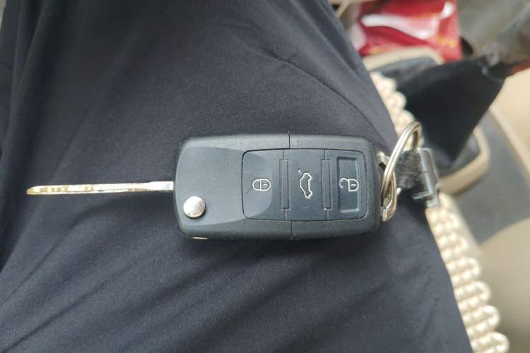 Used Foton MP-X E 2012 2.4L Executive-Class Comfort Version 4G64 Vehicle Key