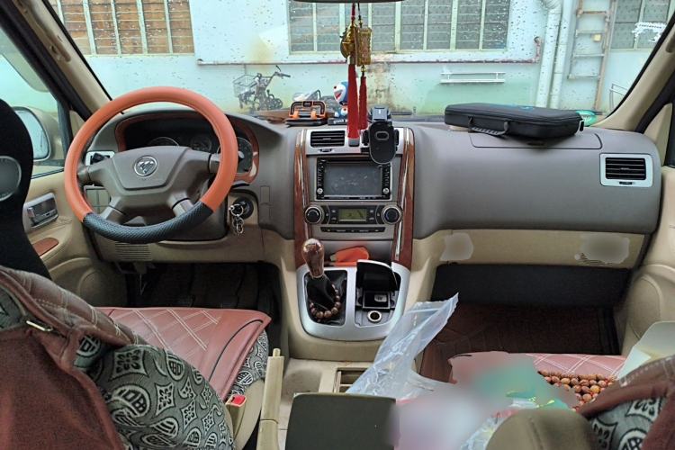 Used Foton MP-X E 2012 2.0L Business Edition Standard Long-Wheelbase 4G63 Center Console