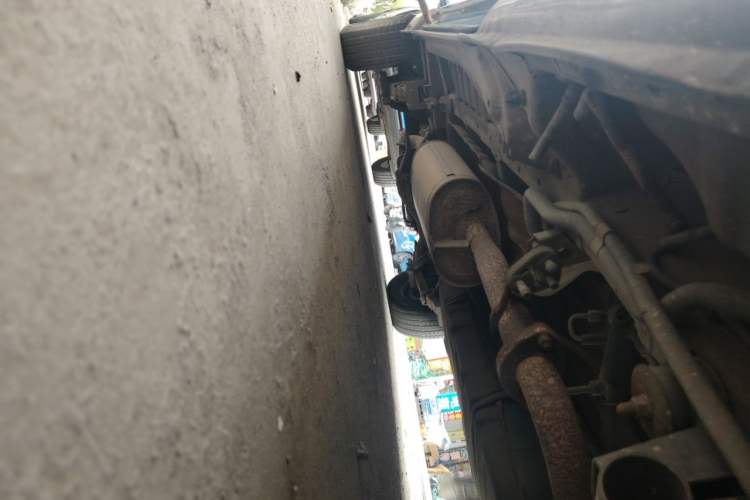 Used Foton MP-X E 2012 2.0L Business Edition Standard Long-Wheelbase 4G63 Chassis Front Right