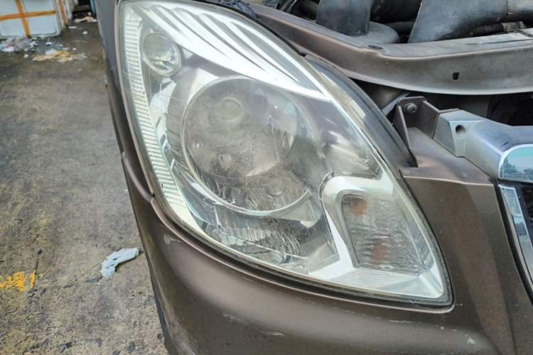 Used Foton MP-X E 2012 2.0L Business Edition Standard Long-Wheelbase 4G63 Right Front Headlight