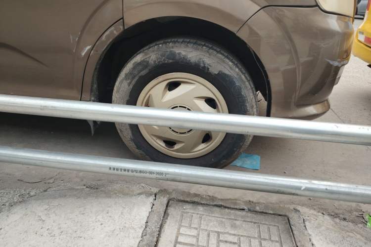 Used Foton MP-X E 2012 2.0L Business Edition Standard Long-Wheelbase 4G63 Right Front Wheel Hub