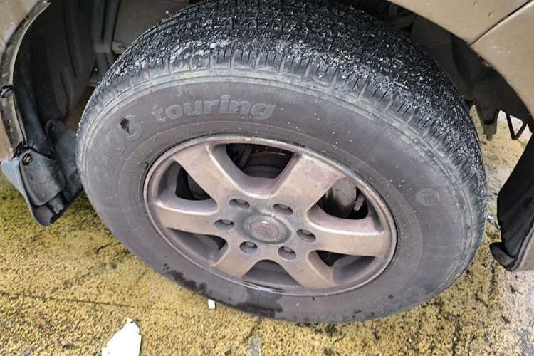 Used Foton MP-X E 2012 2.0L Business Edition Standard Long-Wheelbase 4G63 Right Front Wheel Hub
