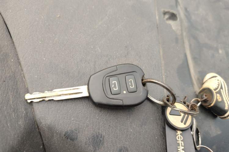 Used Foton MP-X E 2012 2.0L Business Edition Standard Long-Wheelbase 4G63 Vehicle Key