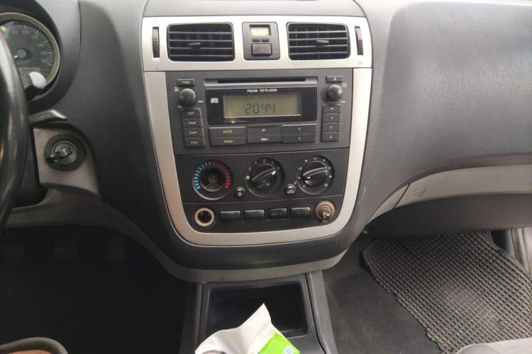 Used Foton MP-X E 2012 2.0L Business Edition Standard Long-Wheelbase 4Gi-VVT Audio And AC Panel