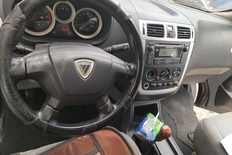 Used Foton MP-X E 2012 2.0L Business Edition Standard Long-Wheelbase 4Gi-VVT Center Console