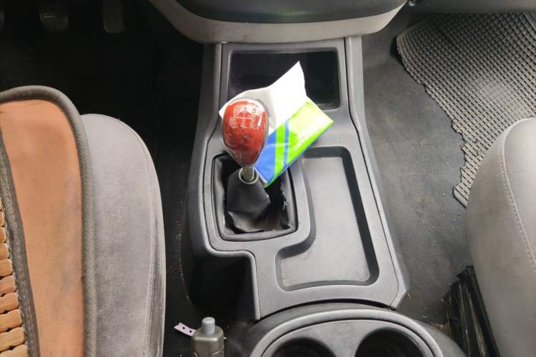 Used Foton MP-X E 2012 2.0L Business Edition Standard Long-Wheelbase 4Gi-VVT Gear Lever