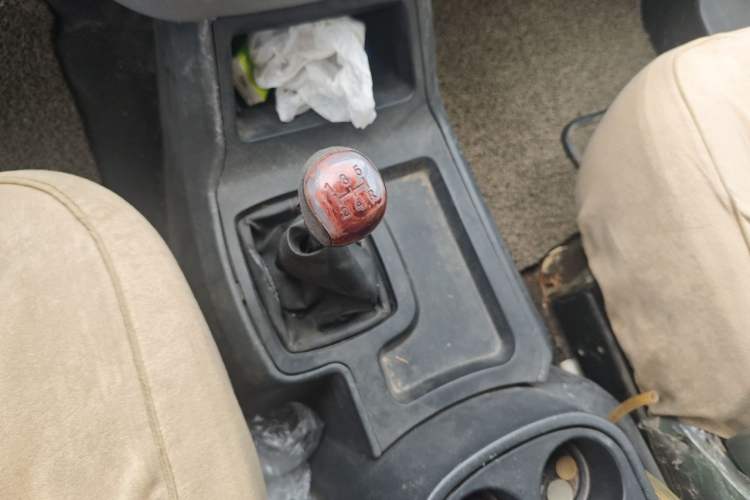 Used Foton MP-X E 2012 2.0L Business Edition Standard Long-Wheelbase 4G63 Gear Lever