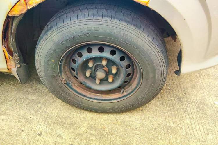 Used Foton MP-X E 2012 2.0L Business Edition Standard Long-Wheelbase 4G63 Right Front Wheel Hub