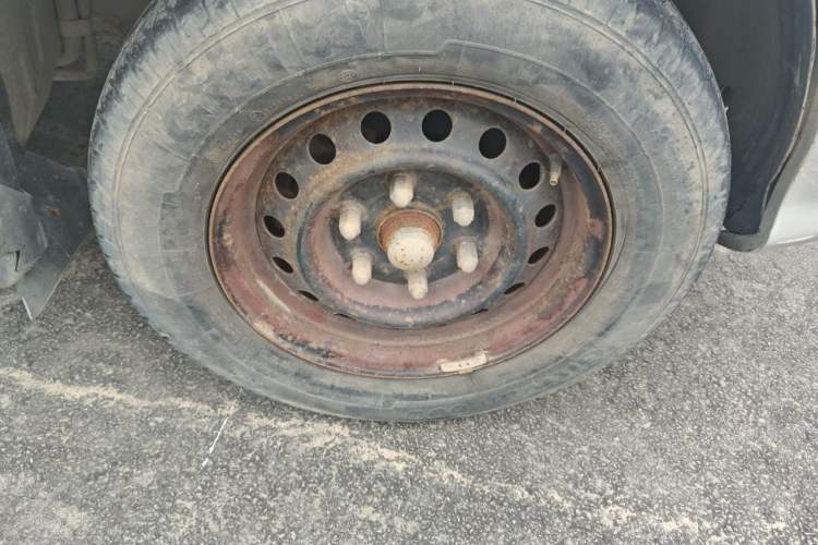 Used Foton MP-X E 2012 2.0L Business Edition Standard Long-Wheelbase 4G63 Right Front Wheel Hub