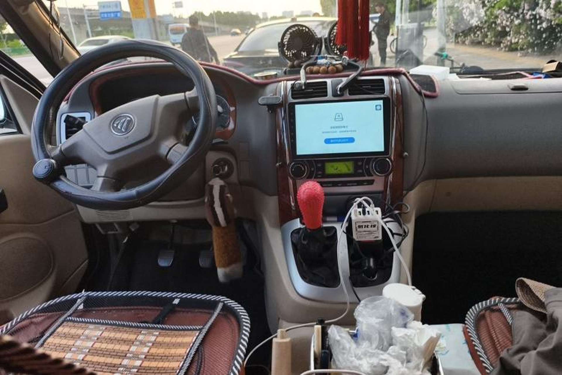 Used Foton MP-X E 2014 2.0L Business Class Standard Edition 4G64 Center Console