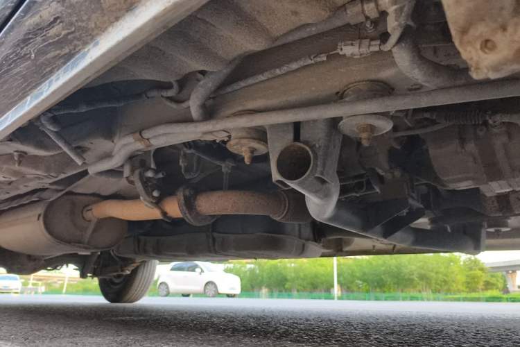 Used Foton MP-X E 2014 2.0L Business Class Standard Edition 4G64 Chassis Front Right