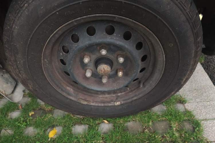 Used Foton MP-X E  Right Front Wheel Hub