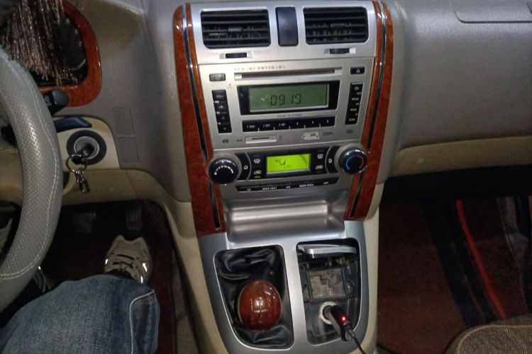 Used Foton MP-X E 2014 2.4L Wealth Express Comfort Edition 4G69 Audio And AC Panel