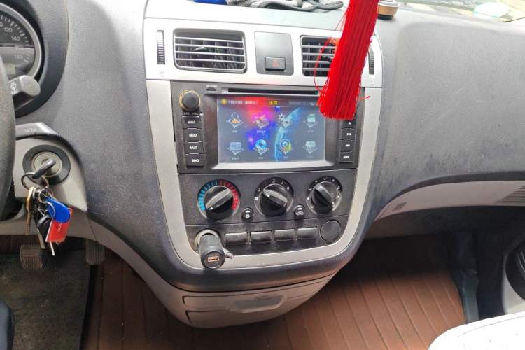 Used Foton MP-X E 2014 2.0L Wealth Express Classic Edition Basic Configuration with 4Gi-VVT Audio And AC Panel