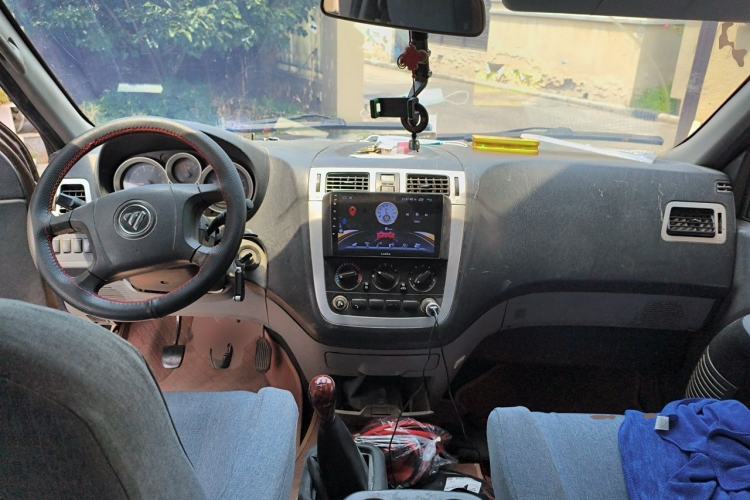 Used Foton MP-X E 2014 2.0L Wealth Express Classic Edition 4Gi-VVT Center Console