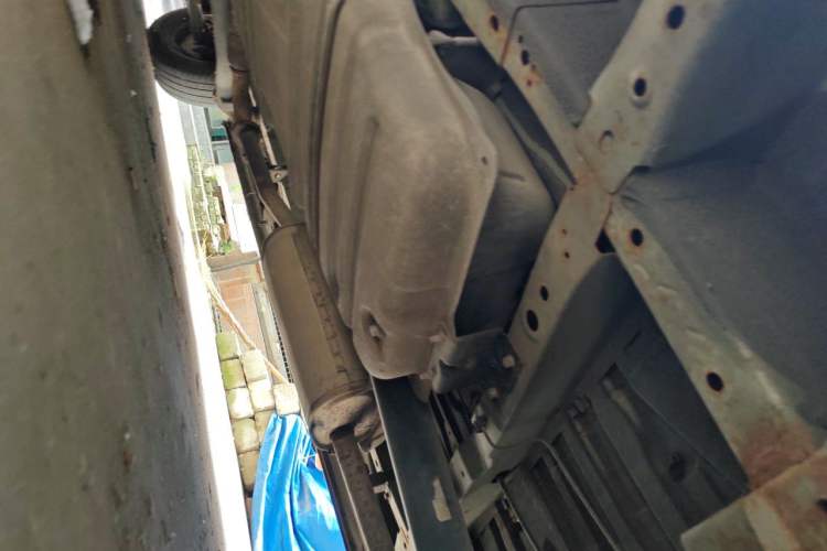 Used Foton MP-X E 2014 2.0L Wealth Express Classic Edition Basic Configuration with 4Gi-VVT Chassis Rear Left