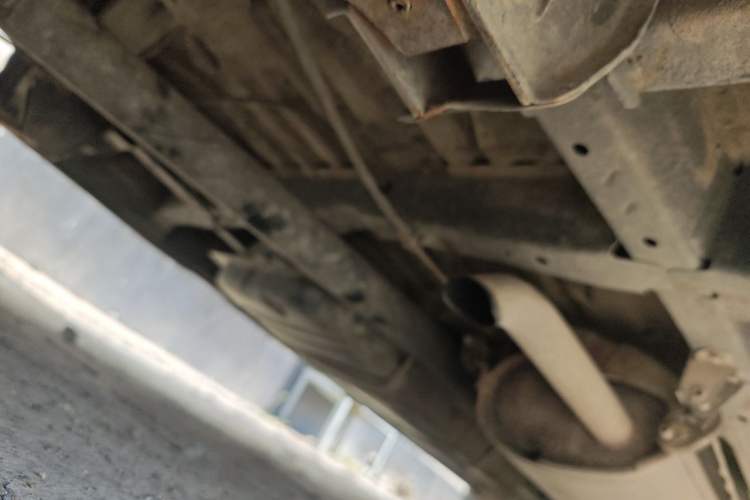 Used Foton MP-X E 2014 2.4L Business Class Luxury Edition 4G69 Chassis Rear Right