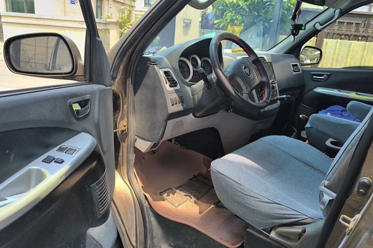 Used Foton MP-X E 2014 2.0L Wealth Express Classic Edition 4Gi-VVT Driver Seat