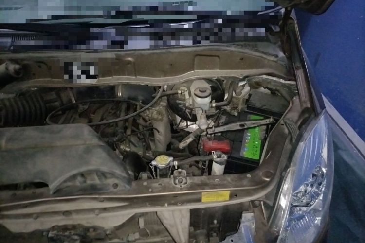 Used Foton MP-X E 2014 2.4L Wealth Express Comfort Edition 4G69 Engine Bay Left