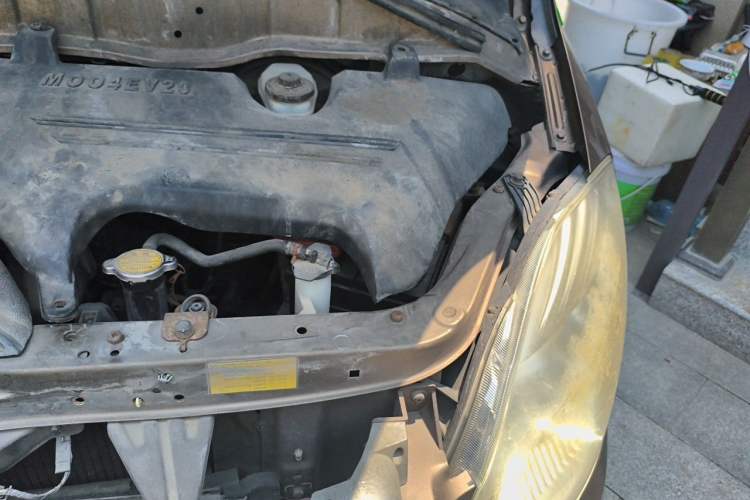 Used Foton MP-X E 2014 2.0L Wealth Express Classic Edition 4Gi-VVT Engine Bay Left
