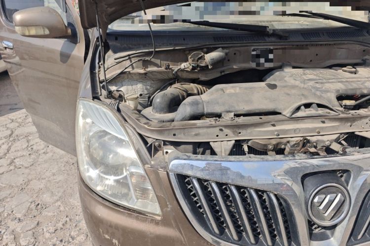Used Foton MP-X E 2014 2.4L Business Class Luxury Edition 4G69 Engine Bay Right